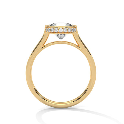 Prismatic Echo Round Diamond Ring