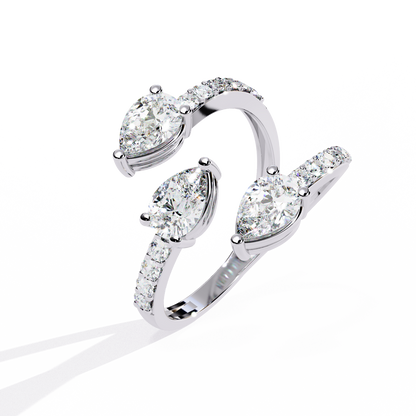 Queen’s Whisper Diamond Ring