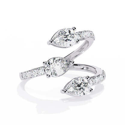 Queen’s Whisper Diamond Ring