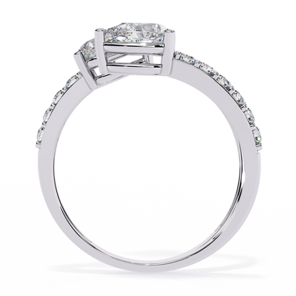 Queen’s Whisper Diamond Ring