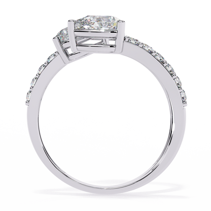 Queen’s Whisper Diamond Ring